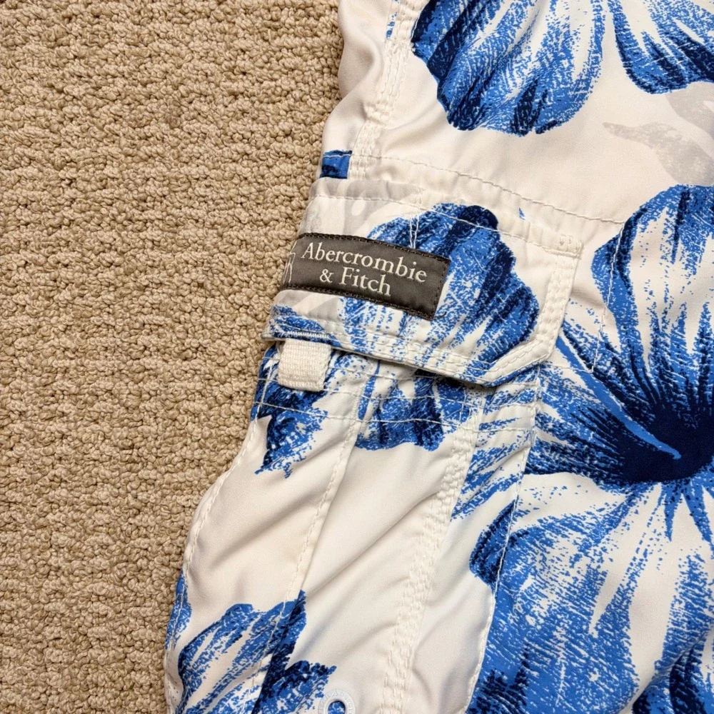 Y2K Abercrombie & Fitch Mens M Blue White Hibiscus Floral Cargo Board Shorts